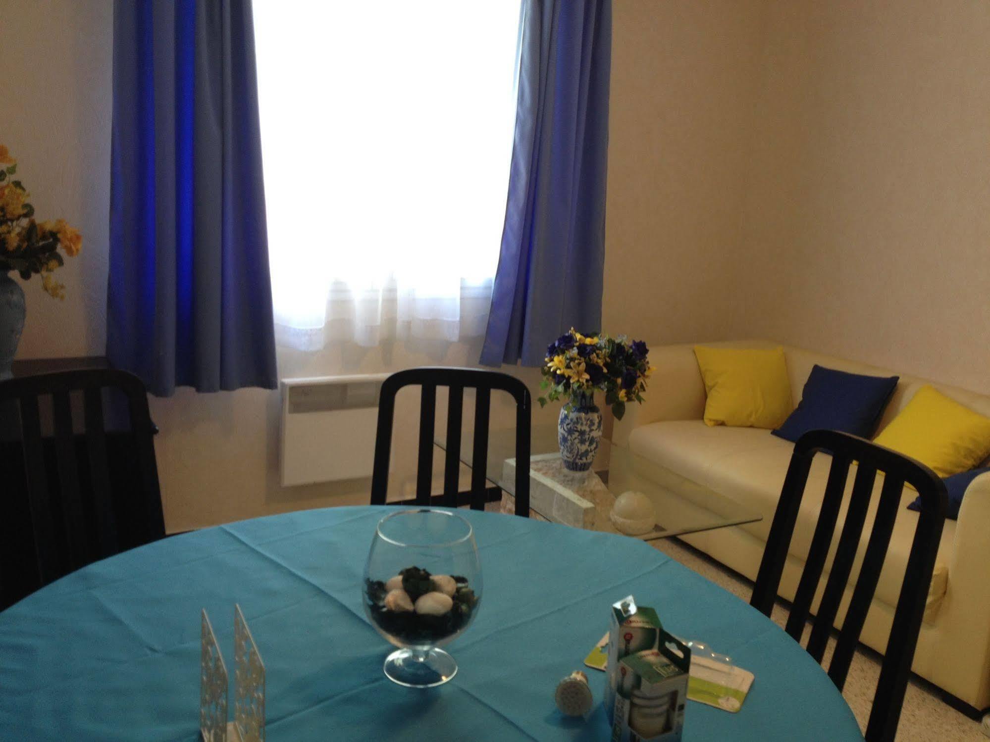 Appartement La Plage En Provence Le Pradet Esterno foto